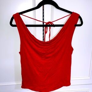 +++Cute top with tie in the back+++